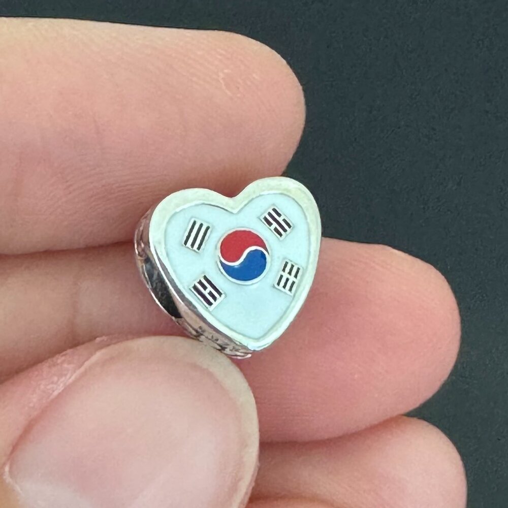 Pandora KOREA Falg Heart Exclusive Charm